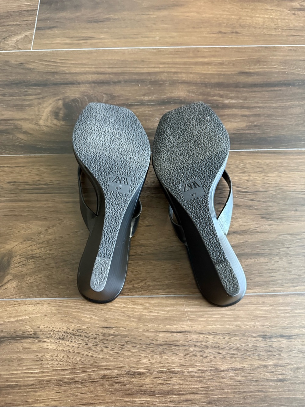 Zara Black Square-Toe Thong Sandals - Picture 3 of 3
